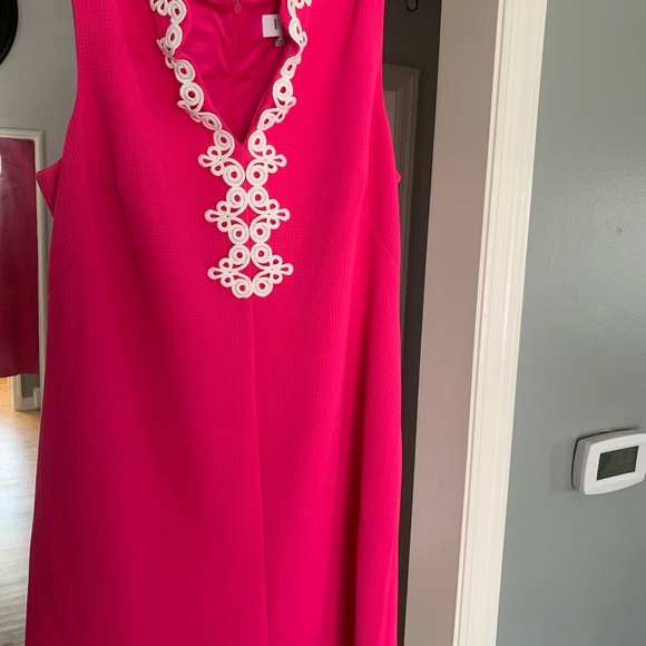 The button, - Picture 3 of 3